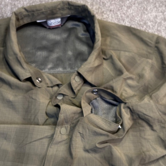 Outdoor‎ Research Mens Button Up Shirt Medium Plaid Green Hiking Travel - Picture 9 of 16